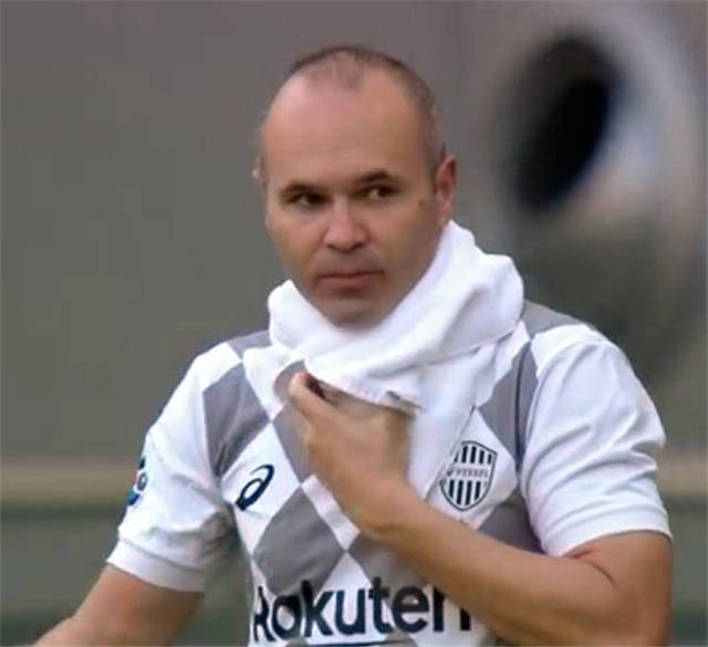 包含今晚体能课后,法兰克福更衣室发声备战亚冠,悬念犹存,球队文化再被提及的词条 包含今晚体能课后,法兰克福更衣室发声备战亚冠,悬念犹存,球队文化再被提及的词条