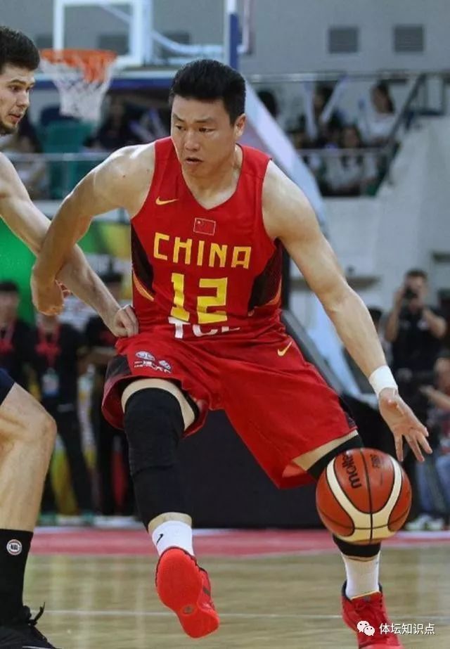 里程碑夜！里尔再遭质疑，CBA常规赛赛后刷纪录，悬念犹存，年轻球员得到机会的简单介绍