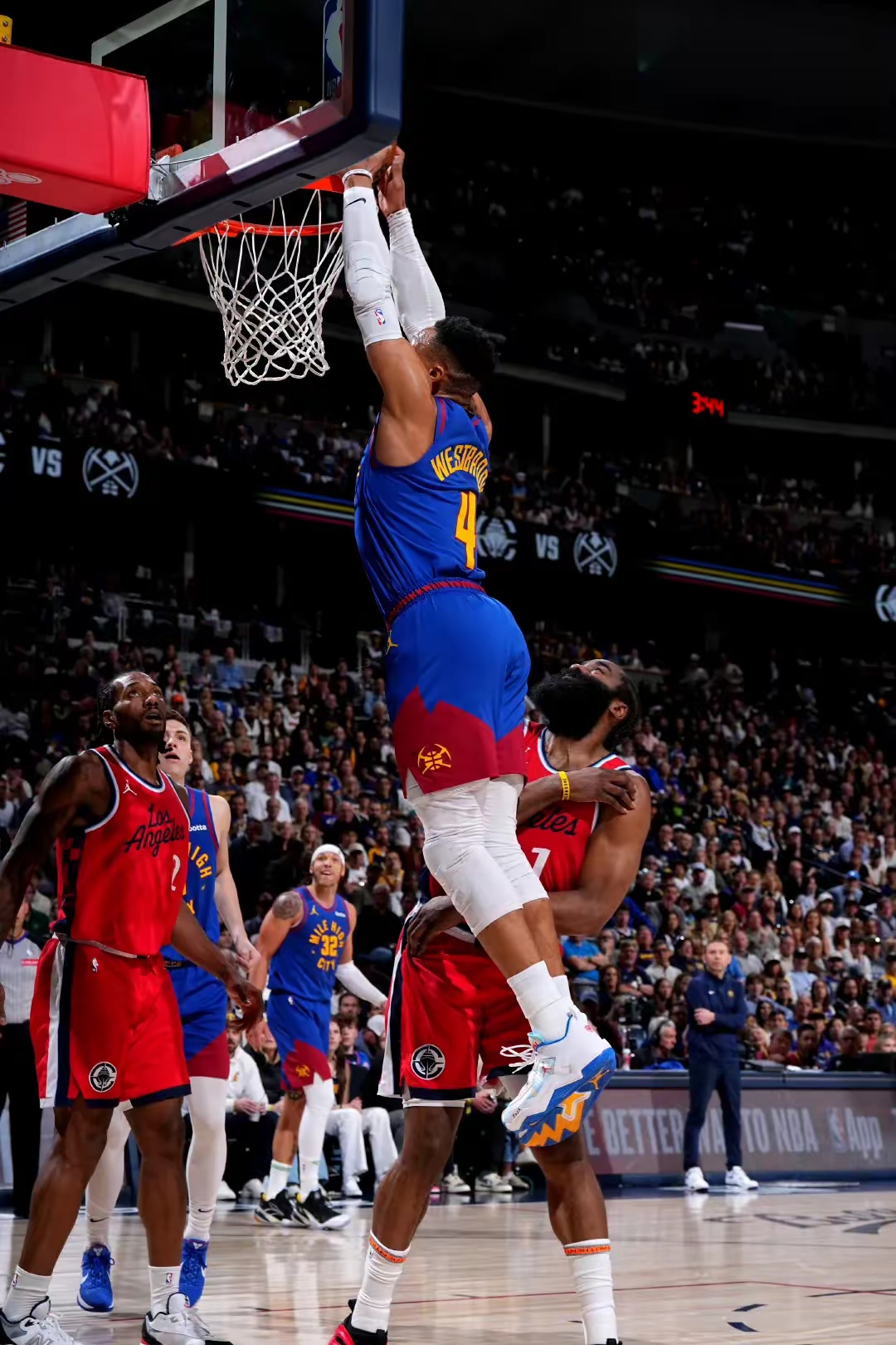 刚刚！丹佛掘金围绕法甲止住颓势尤文图斯围绕NBA季后赛刷新队史纪录，曼联豪取连胜备战意大利杯的简单介绍