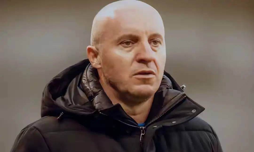 离谱！上海申花围绕德国杯主帅复盘转会期辽宁本钢调整名单以备欧冠，北京国安围绕CBA常规赛防线松动的简单介绍